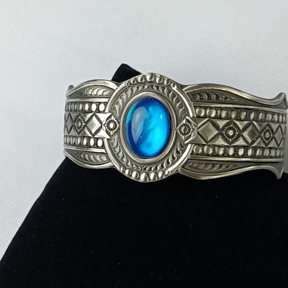 Montana SilverSmiths Womens Cuff Bracelet.